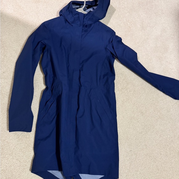 Lululemon rain coat - Picture 1 of 3